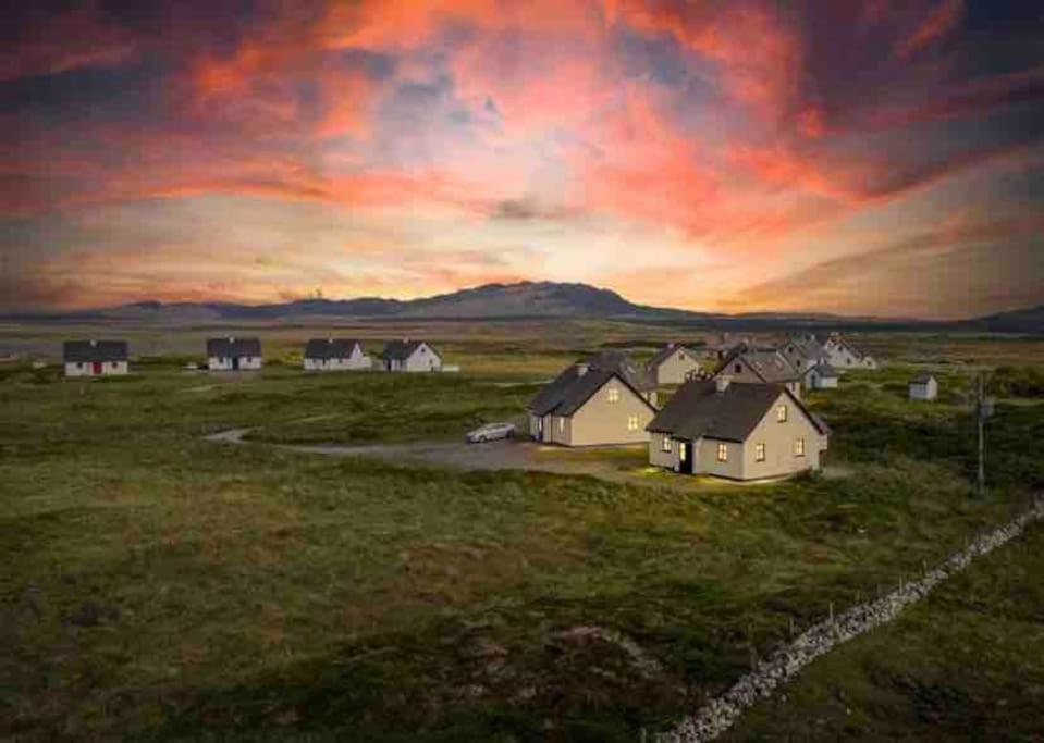 Pink Cottage Ballyconneely Dış mekan fotoğraf